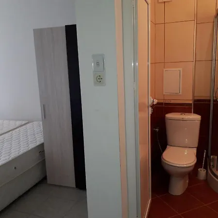 Ganz Real Estate 2 Апартамент